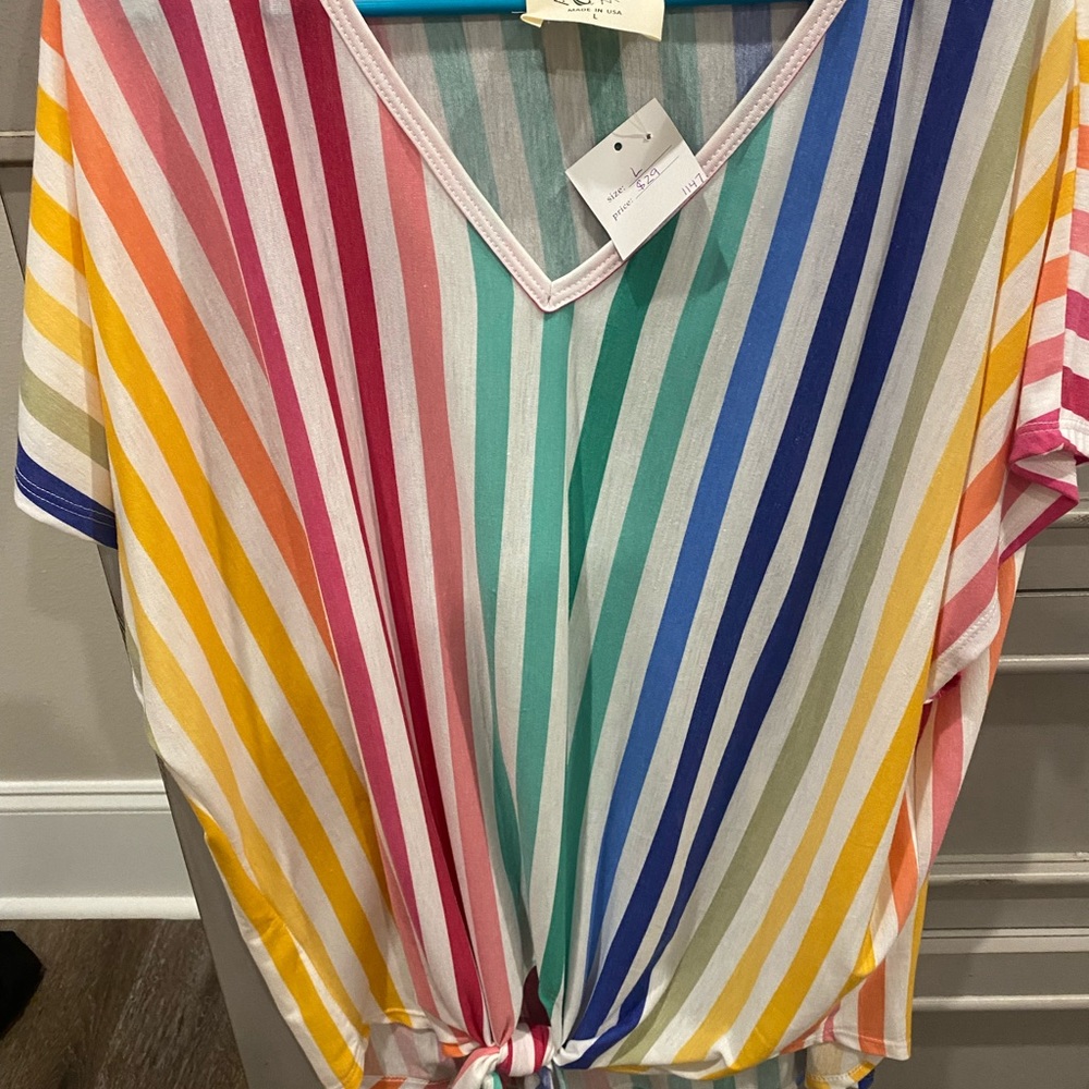 Multicolored v neck loose fitting t shirt with tie
